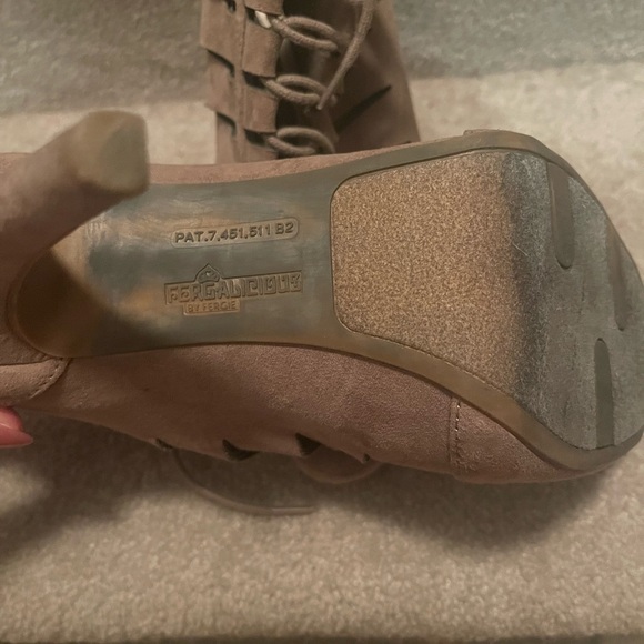 Fergalicious tan lace up heel 8.5 - Picture 3 of 5